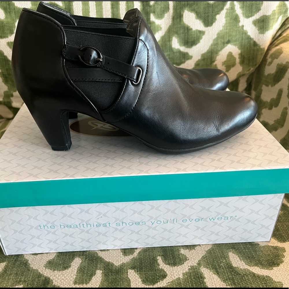 Aetrex Black bootie size 9 style LIV ED 100WB09
